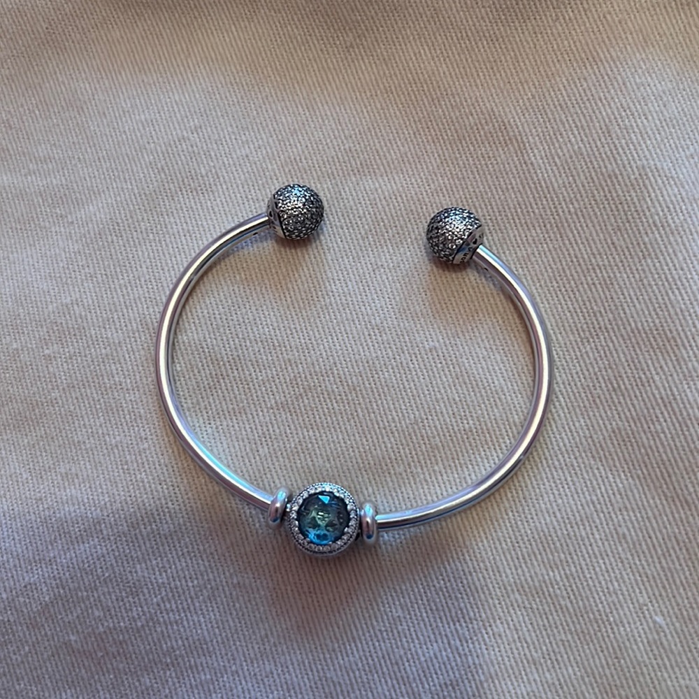 Selling a pandora bangle without charm